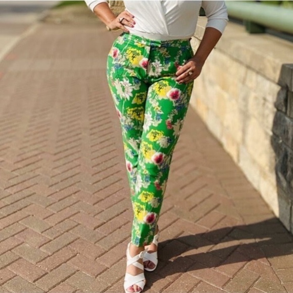 Gibson Latimer Spring Floral Trousers- Size 4 (Fits like 6)